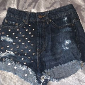 Highwaisted Studded Shorts